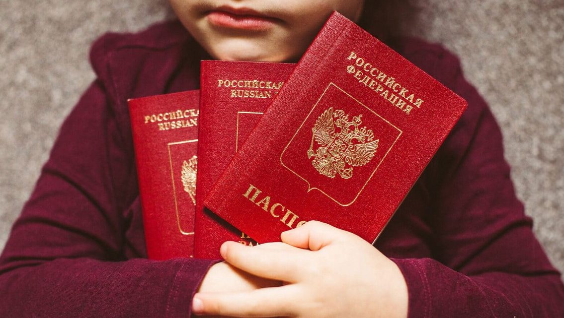 Загранпаспорт для детей до 14 лет: что важно знать родителям перед поездкой